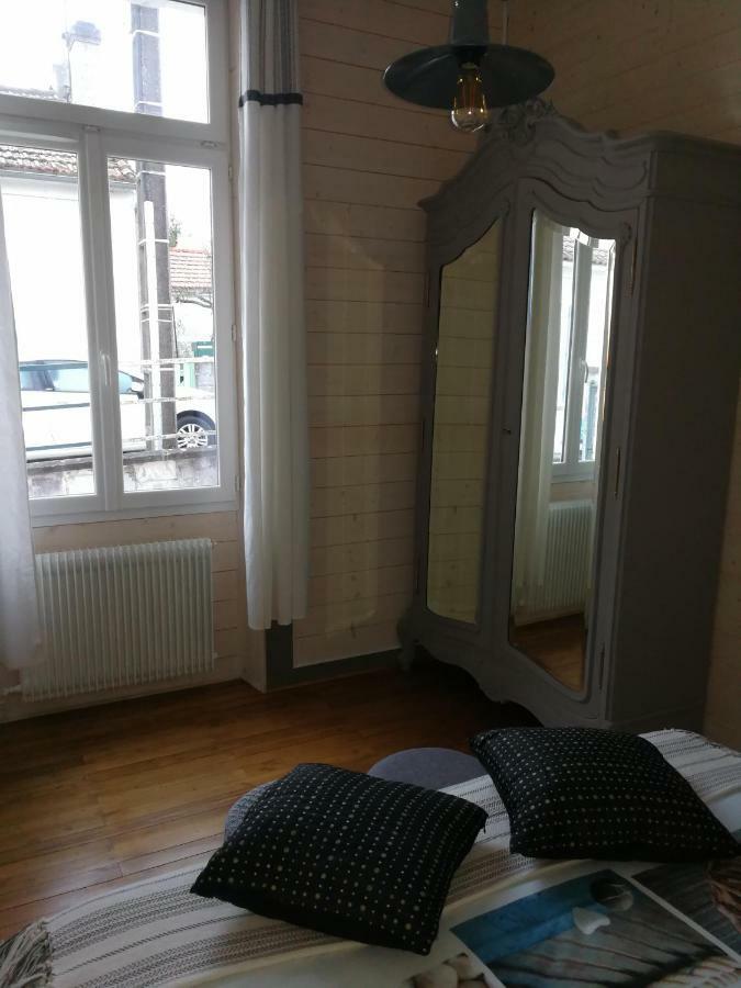 Comme Chez Vous Apartment Ruelle-sur-Touvre Exterior foto